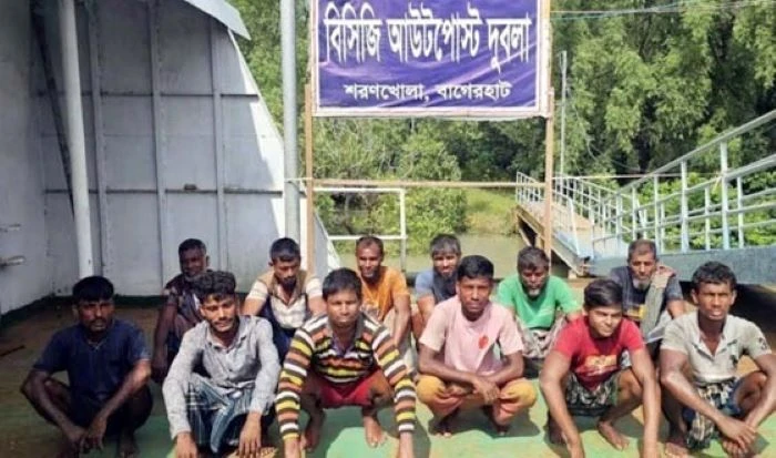 সুন্দরবনের কাছে গভীর সমুদ্রে ইঞ্জিন বিকল, দুই ট্রলারসহ ২৮ জেলে উদ্ধার